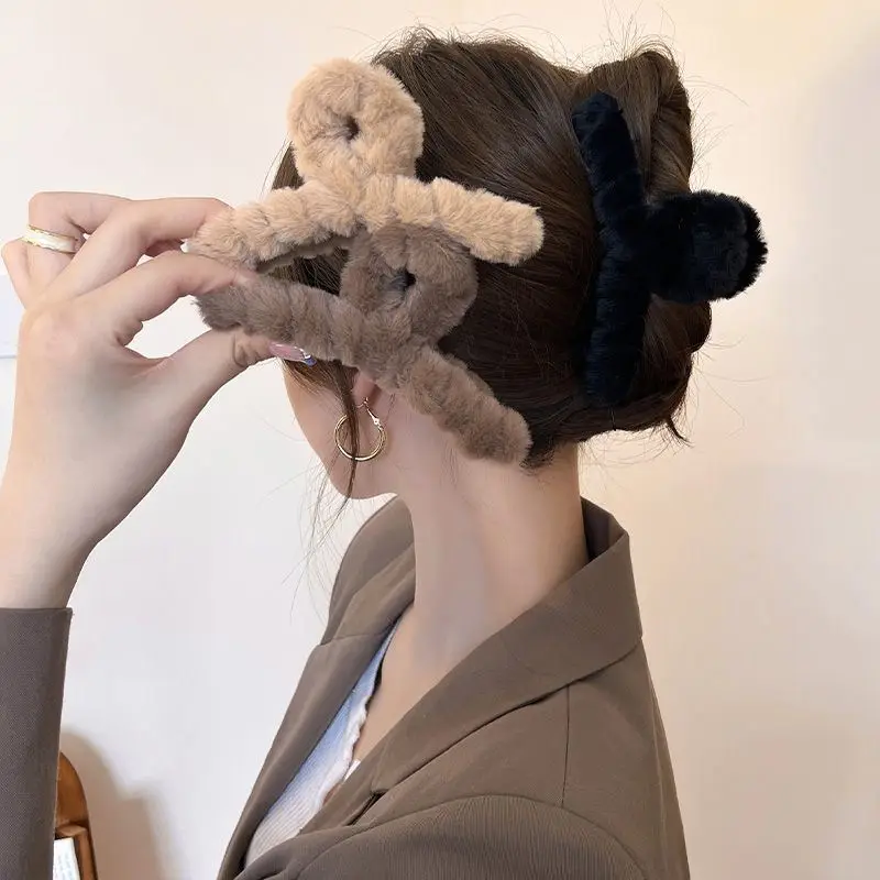Women'S Winter Accessories Set - Grote pluche haarklauw haai clip eenvoudige