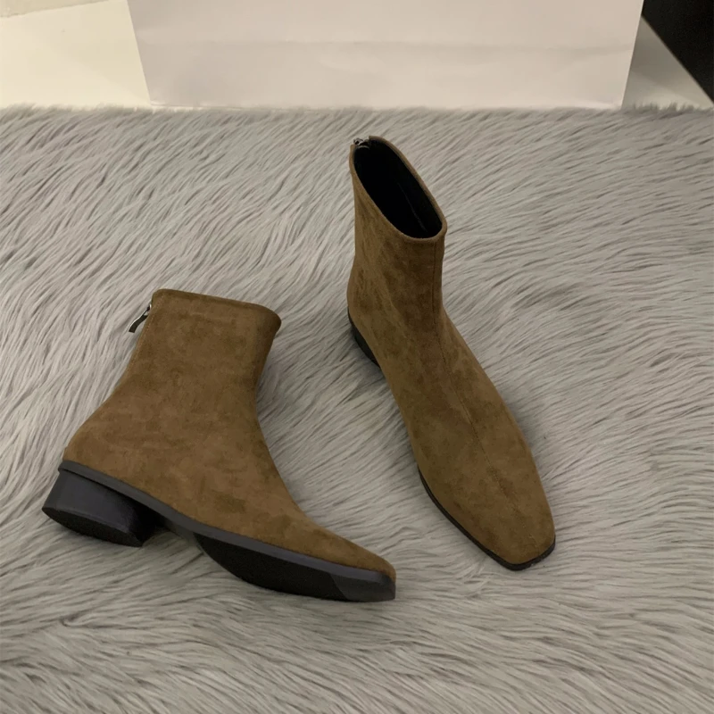 Women'S Accessories Trends 2025 - Perzikkleurige nude laars met rits aan